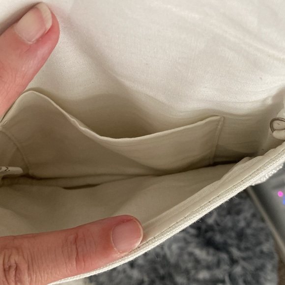 Closing closet Jan 31 Red lips beaded clutch - Picture 4 of 6